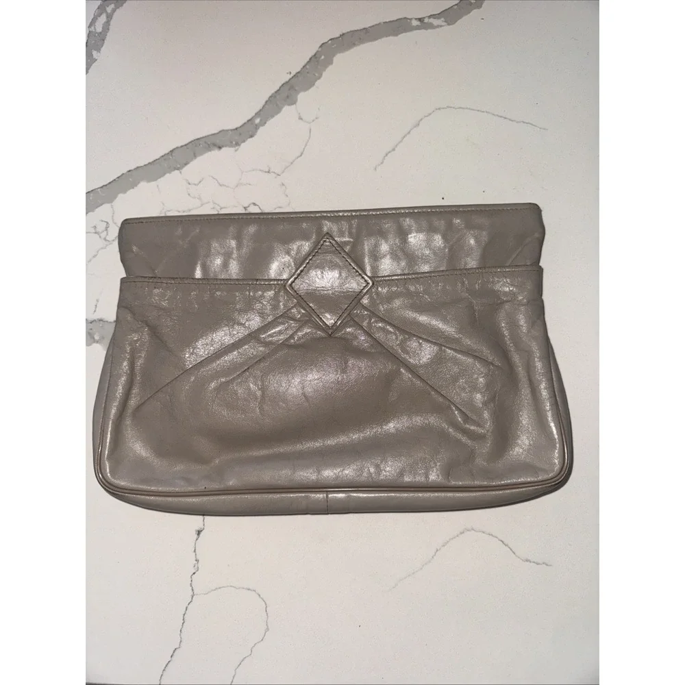 Vintage Unbranded Tan Flather Clutch (see Description)